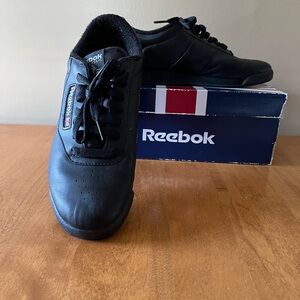 Reebok woman’s black princess sneakers size 9